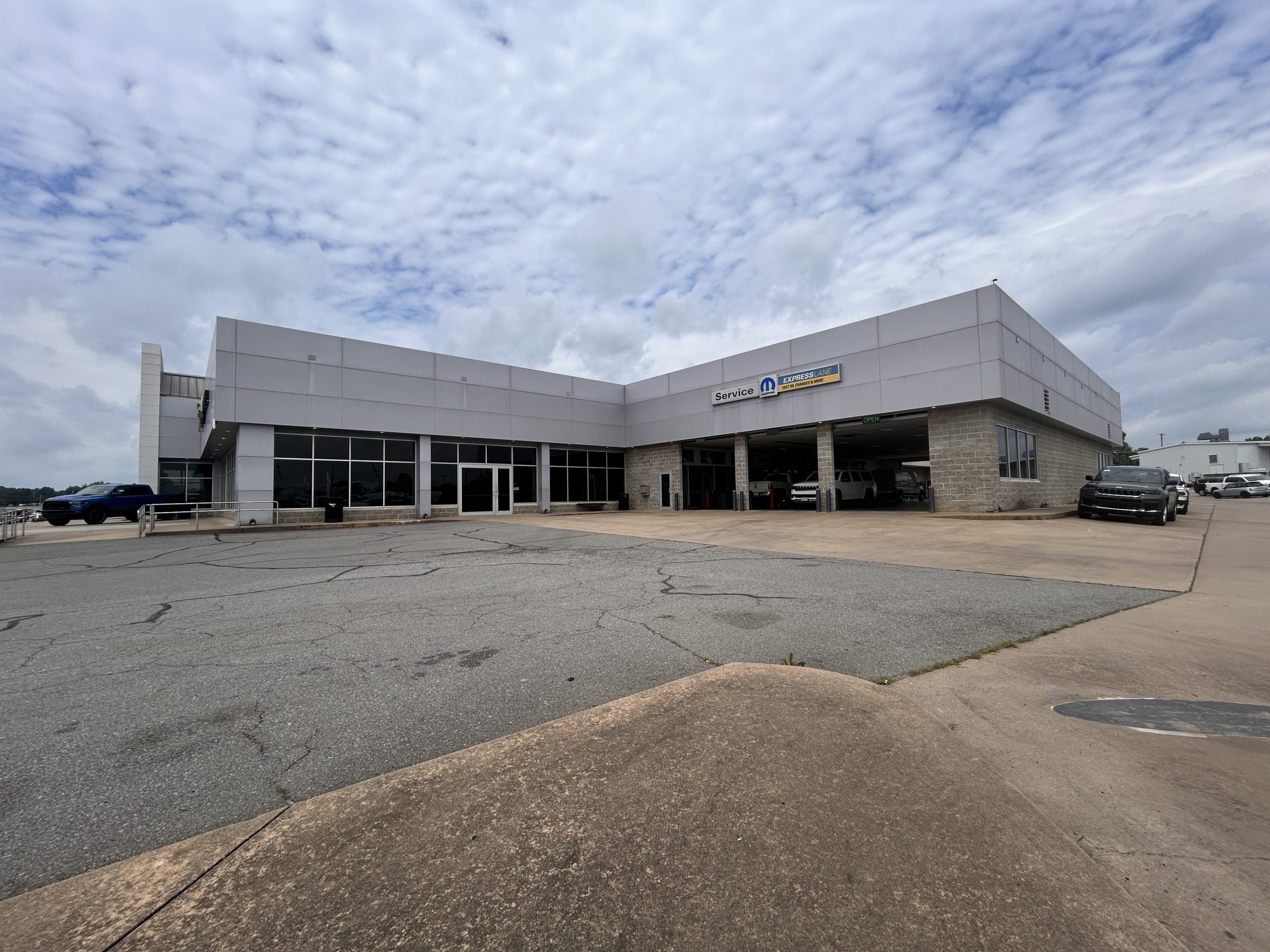 Chris Crain Chrysler Dodge Jeep Ram Service Department in Benton, AR