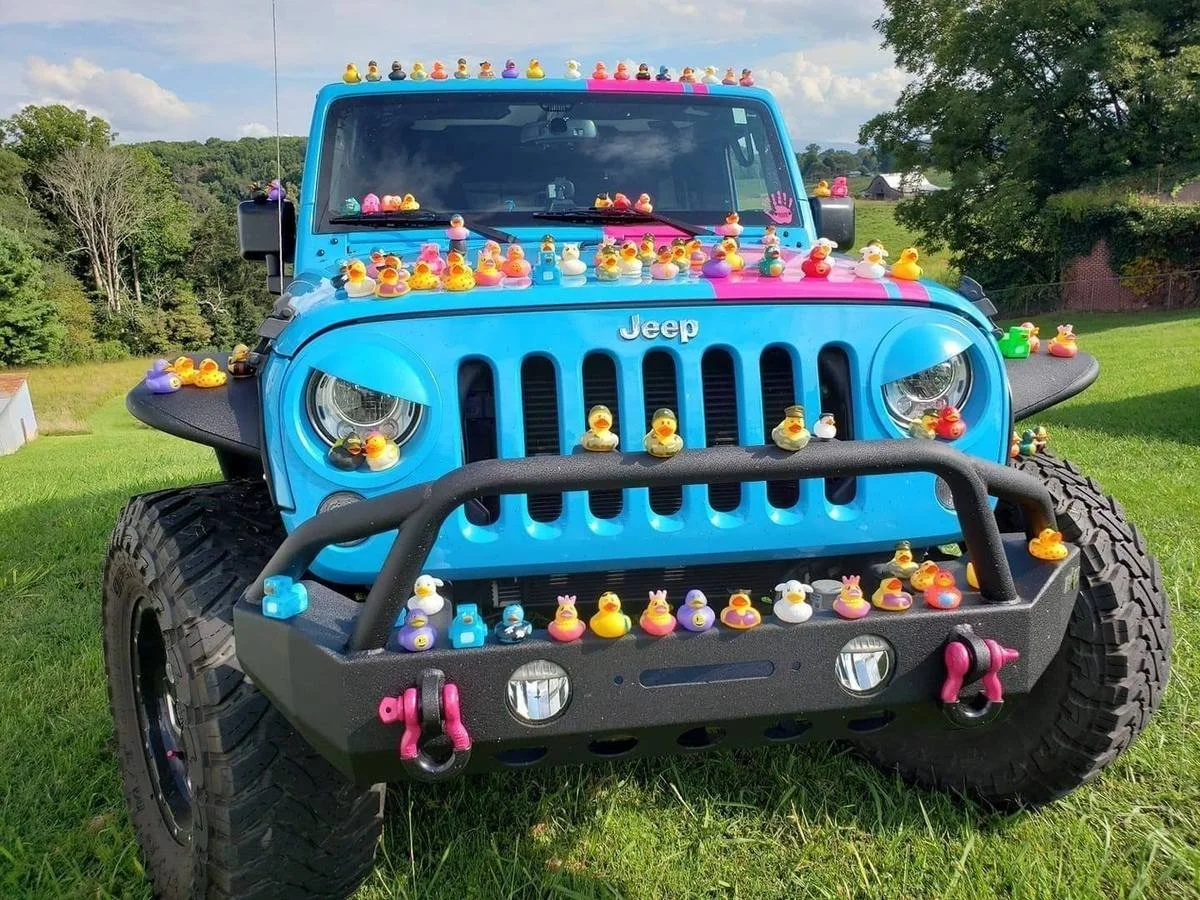 Jeep Wrangler with rubber ducks-Jeep Ducking