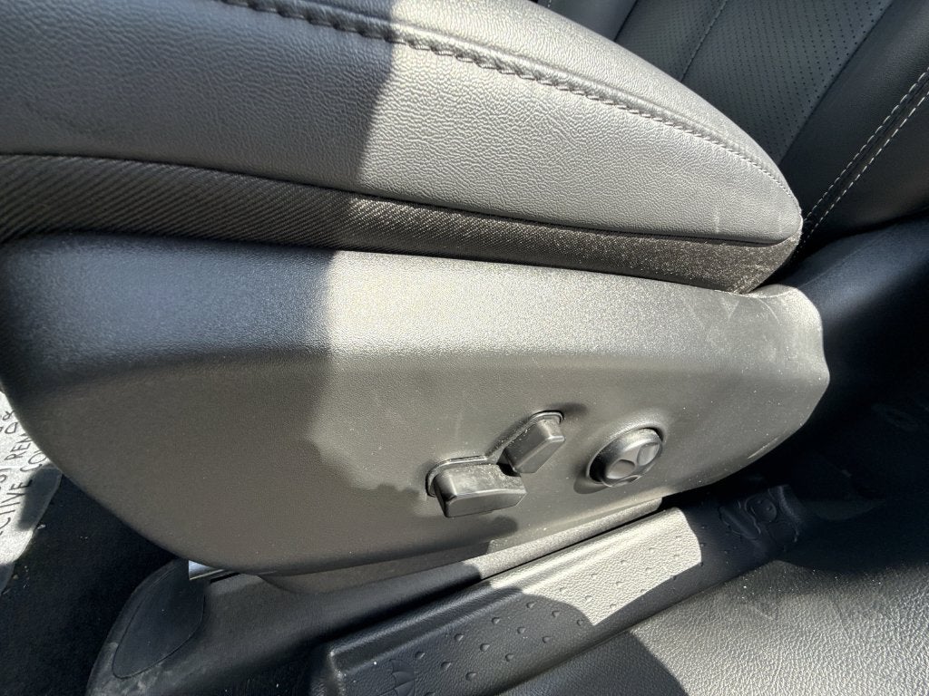 2025 Chrysler Voyager LX