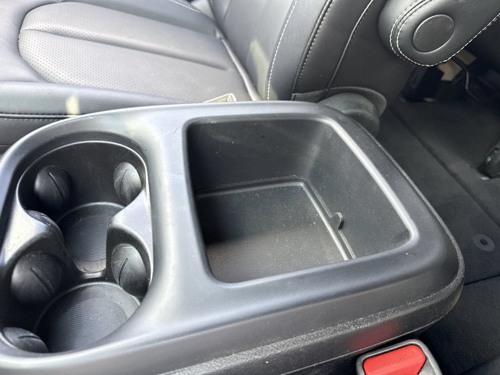 2025 Chrysler Voyager LX