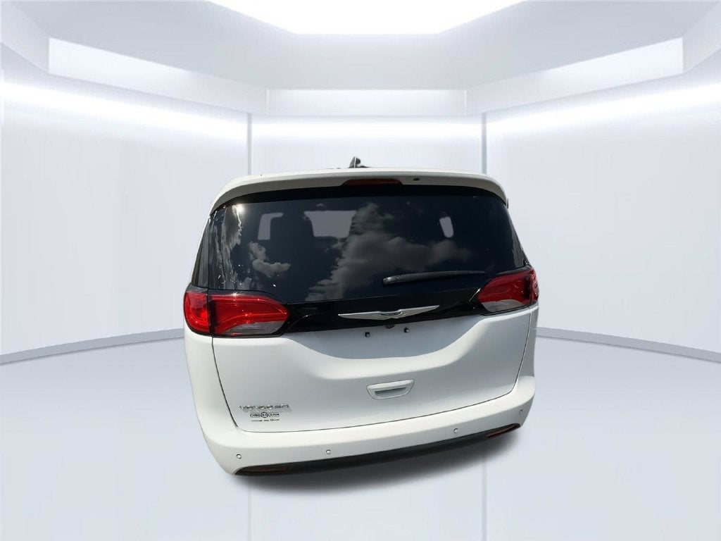 2025 Chrysler Voyager LX
