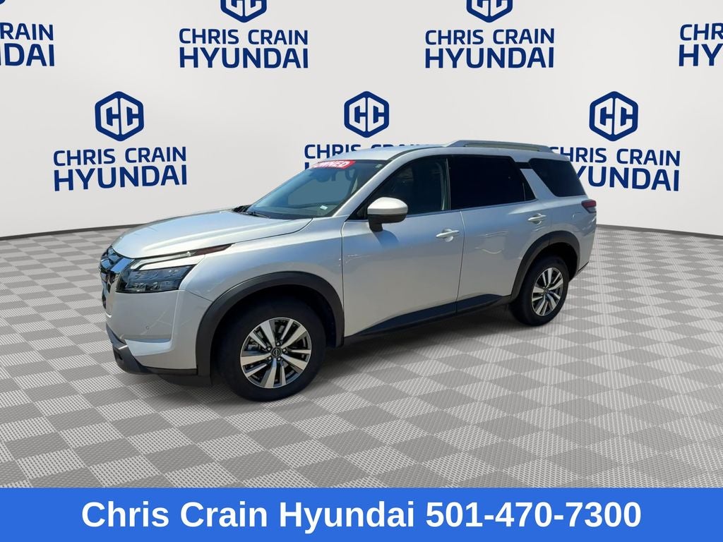 2025 Nissan Pathfinder SL