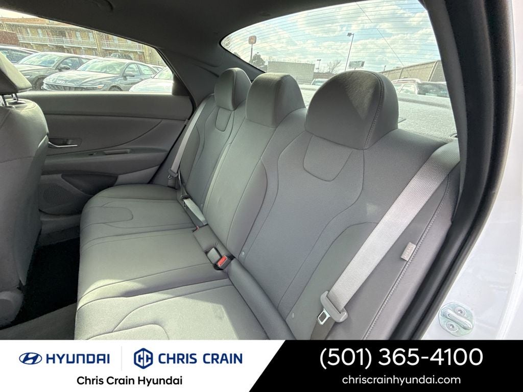 2025 Hyundai Elantra SE