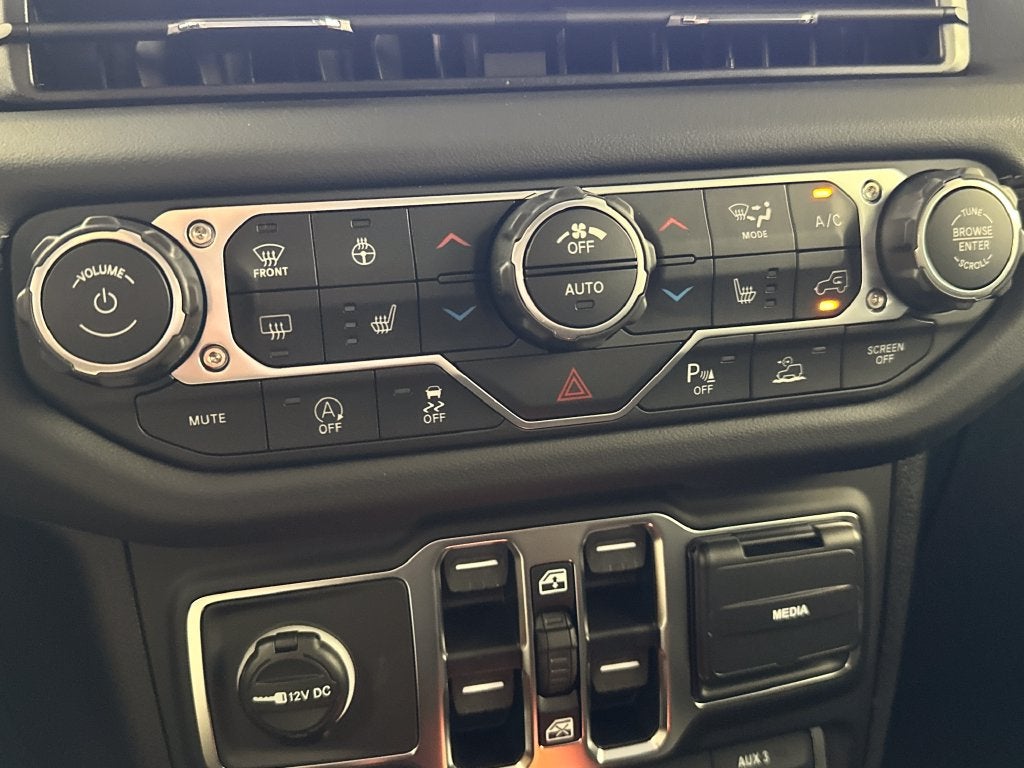 2027 Jeep Wrangler WRANGLER 4-DOOR SAHARA