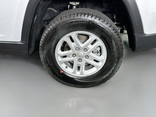 2025 Jeep Grand Cherokee GRAND CHEROKEE LAREDO 4X2