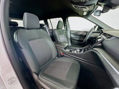 2025 Jeep Grand Cherokee GRAND CHEROKEE LAREDO 4X2