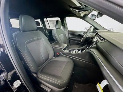 2025 Jeep Grand Cherokee GRAND CHEROKEE LAREDO 4X2