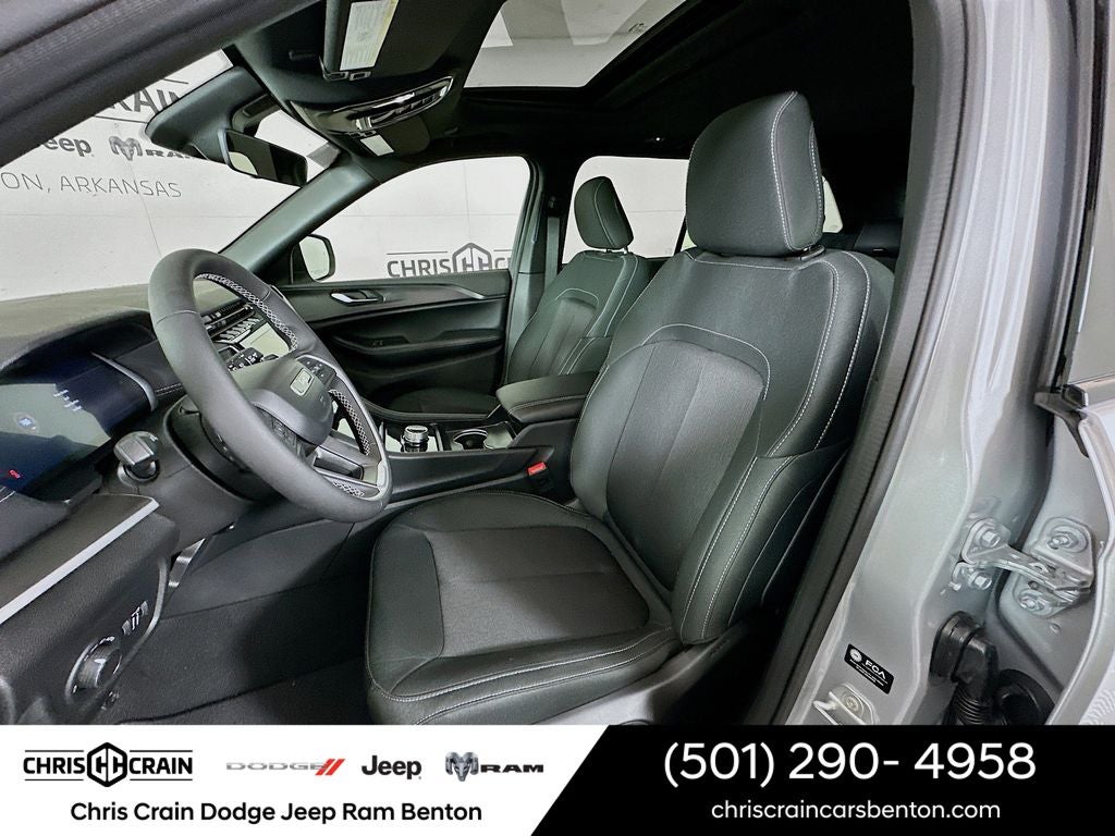 2025 Jeep Grand Cherokee GRAND CHEROKEE LAREDO X 4X2