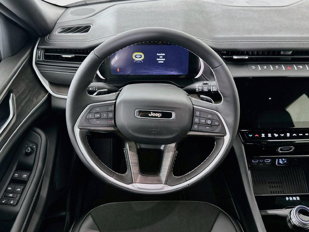 2027 Jeep Grand Cherokee GRAND CHEROKEE LAREDO ALTITUDE 4X2