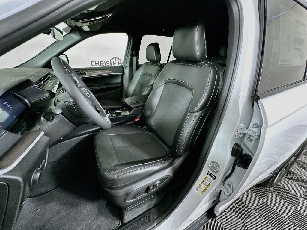 2027 Jeep Grand Cherokee GRAND CHEROKEE LAREDO ALTITUDE 4X2
