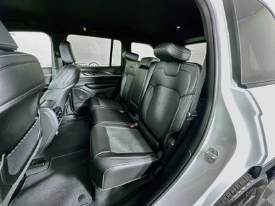 2027 Jeep Grand Cherokee GRAND CHEROKEE LAREDO ALTITUDE 4X2