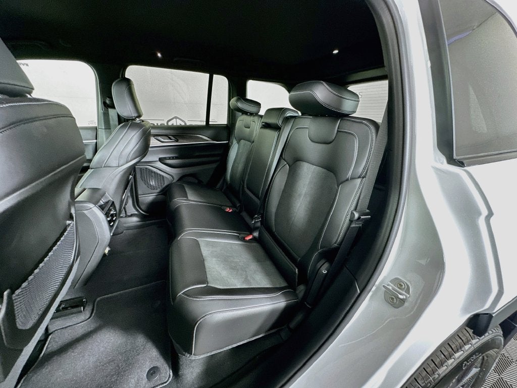 2027 Jeep Grand Cherokee GRAND CHEROKEE LAREDO ALTITUDE 4X2