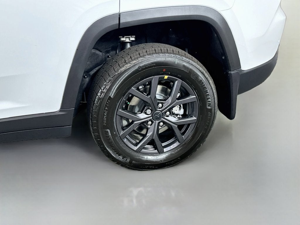 2027 Jeep Grand Cherokee GRAND CHEROKEE LAREDO ALTITUDE 4X2
