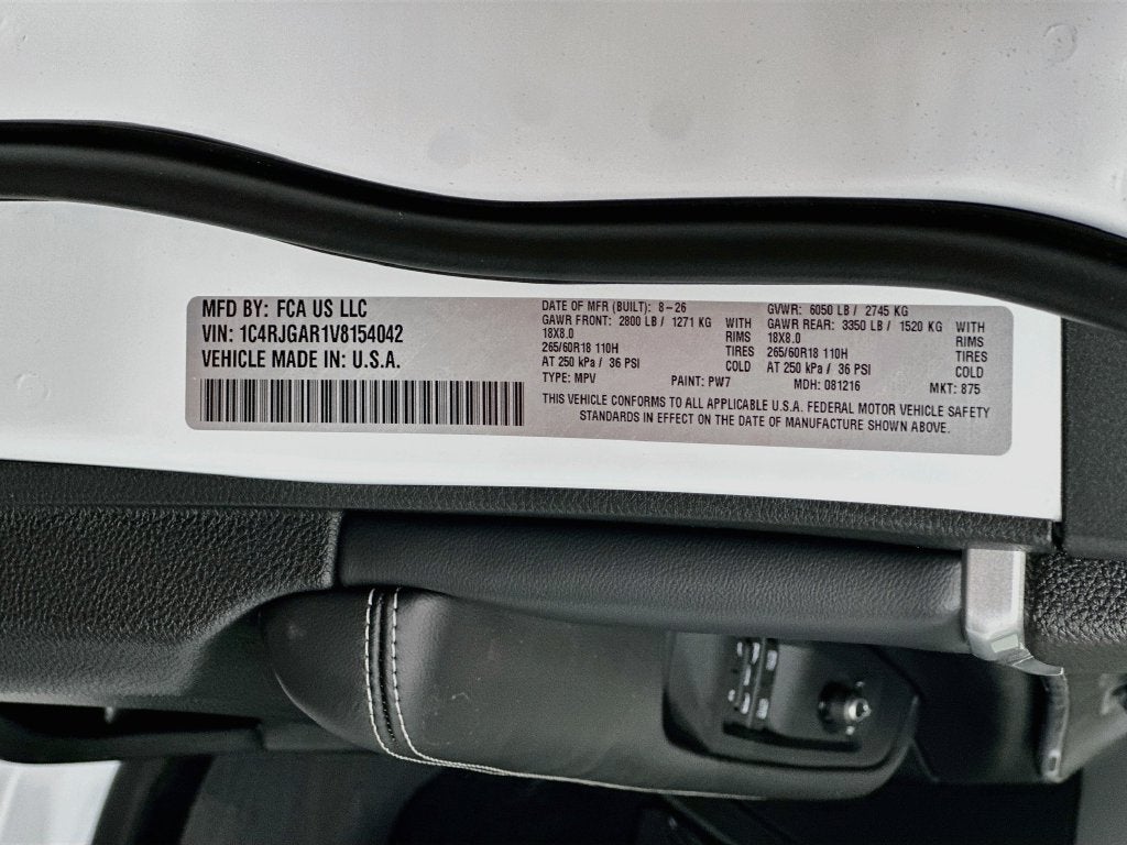 2027 Jeep Grand Cherokee GRAND CHEROKEE LAREDO ALTITUDE 4X2