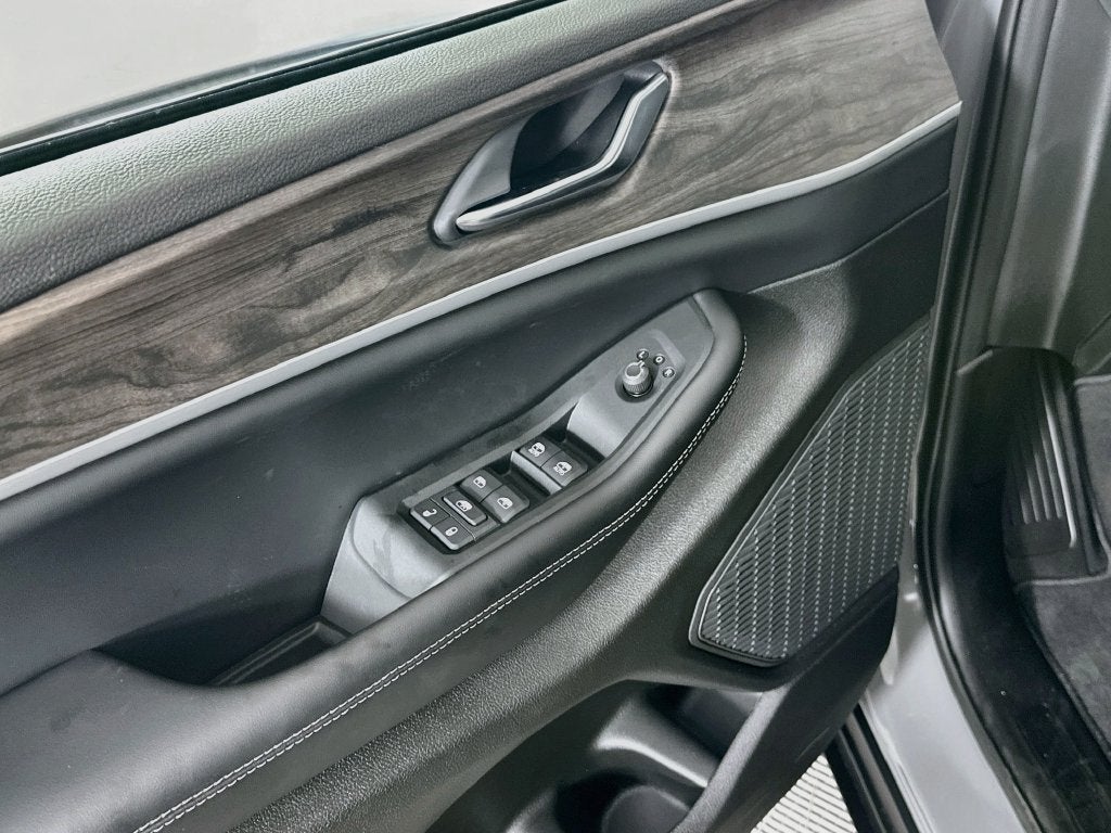 2027 Jeep Grand Cherokee GRAND CHEROKEE LAREDO ALTITUDE 4X2