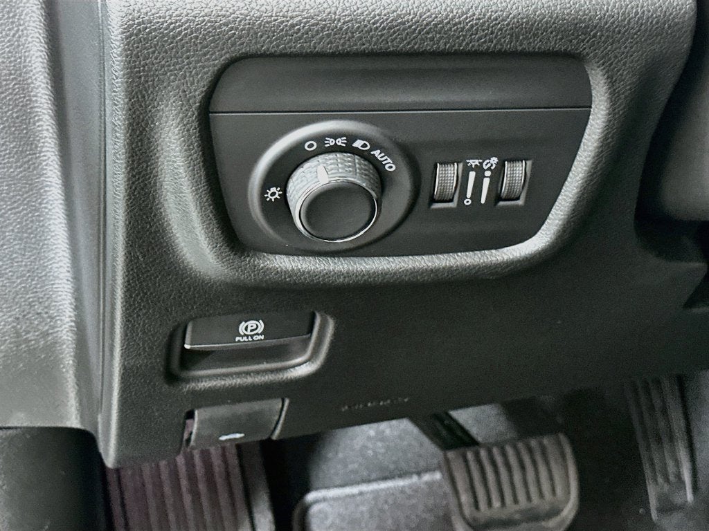 2027 Jeep Grand Cherokee GRAND CHEROKEE LAREDO ALTITUDE 4X2