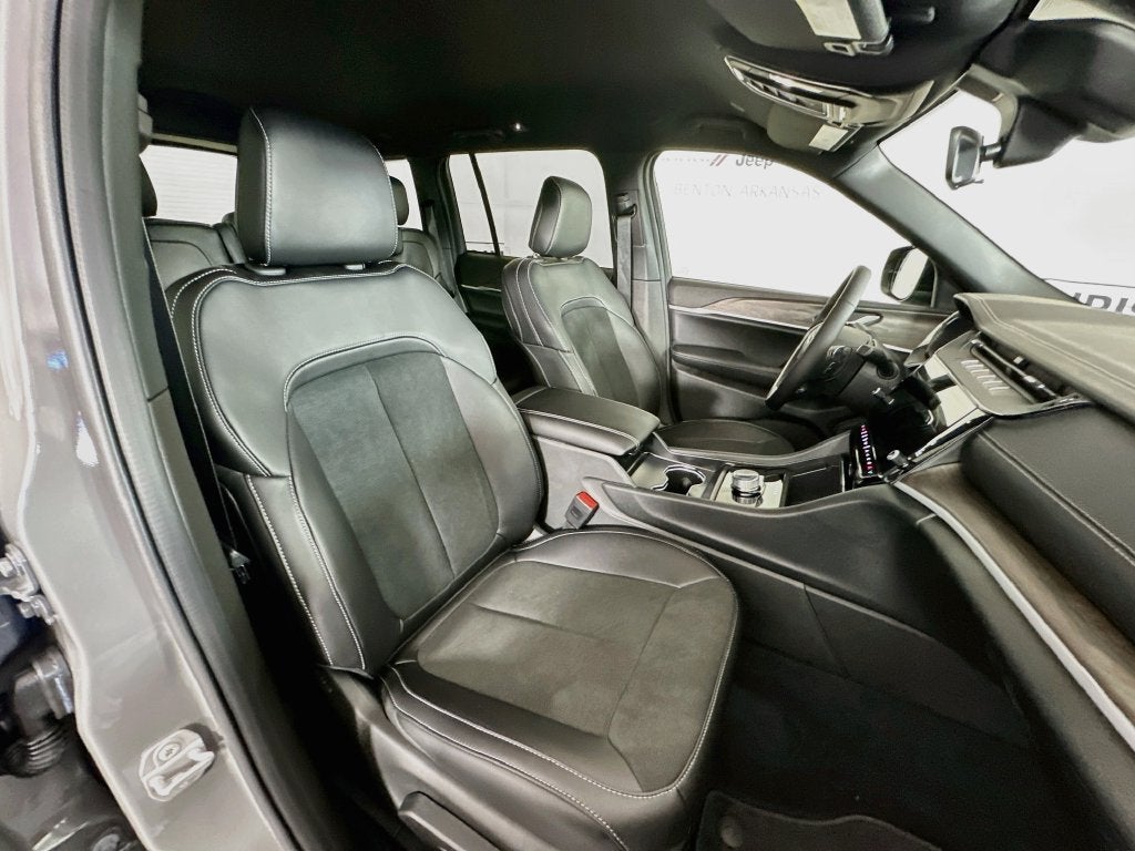 2027 Jeep Grand Cherokee GRAND CHEROKEE LAREDO ALTITUDE 4X2