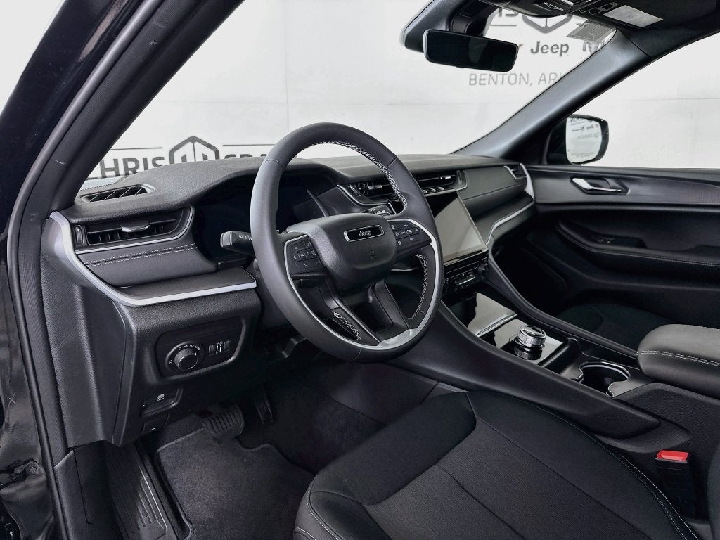 2027 Jeep Grand Cherokee GRAND CHEROKEE LAREDO 4X4