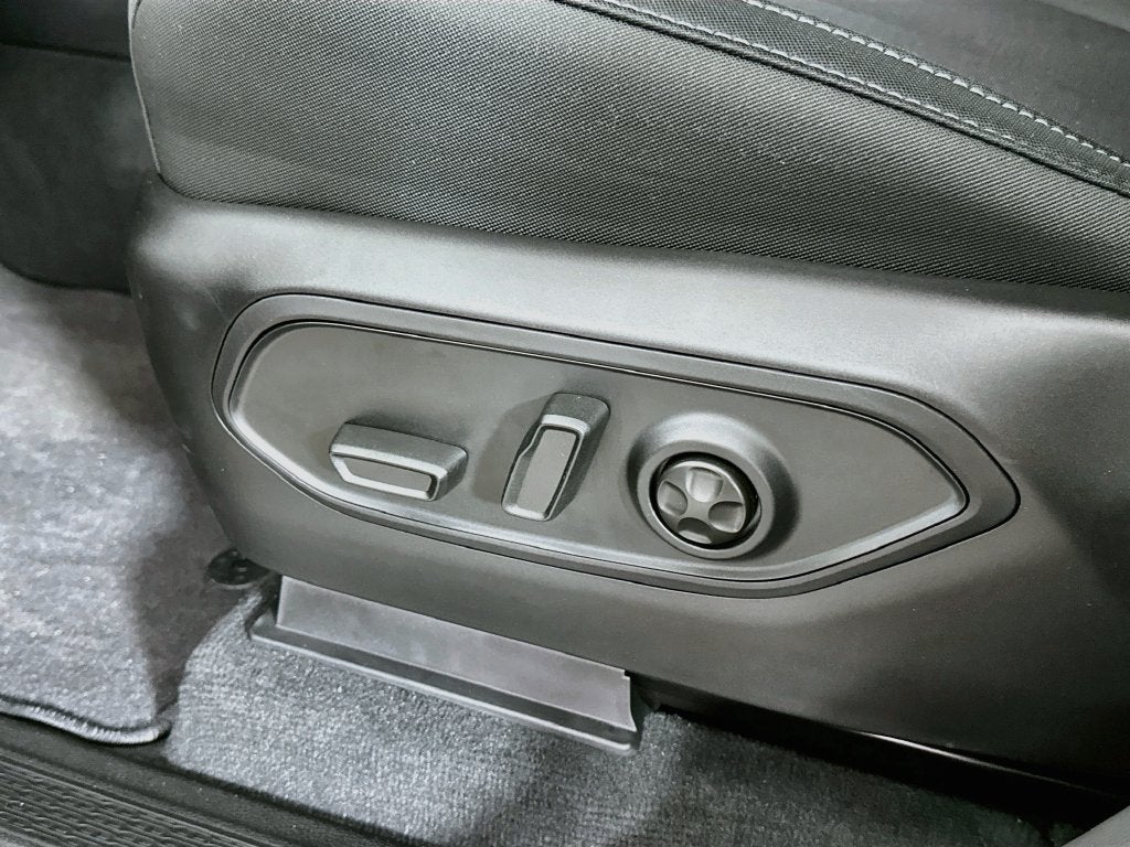 2027 Jeep Grand Cherokee GRAND CHEROKEE LAREDO 4X4