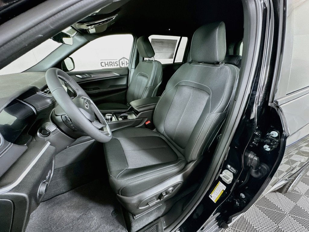 2027 Jeep Grand Cherokee GRAND CHEROKEE LAREDO 4X4