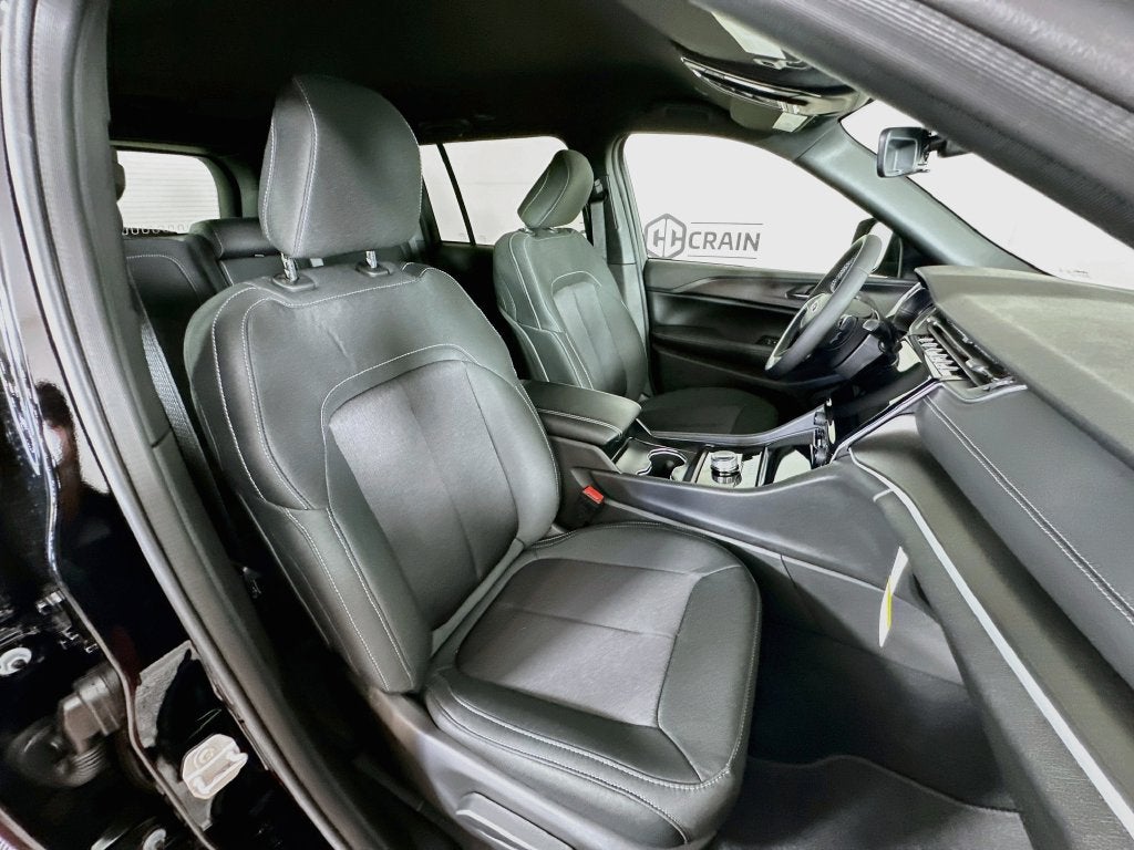 2027 Jeep Grand Cherokee GRAND CHEROKEE LAREDO 4X4