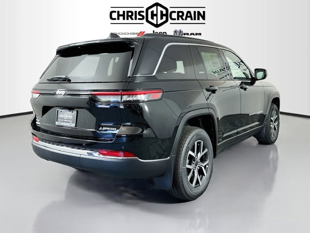 2027 Jeep Grand Cherokee GRAND CHEROKEE LAREDO 4X4