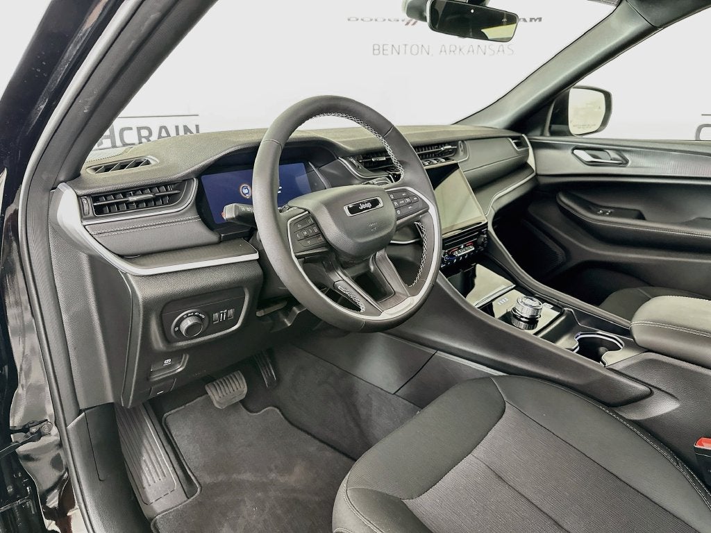 2027 Jeep Grand Cherokee GRAND CHEROKEE LAREDO 4X4