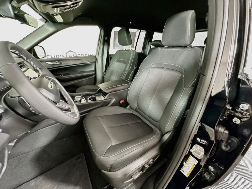2027 Jeep Grand Cherokee GRAND CHEROKEE LAREDO 4X4