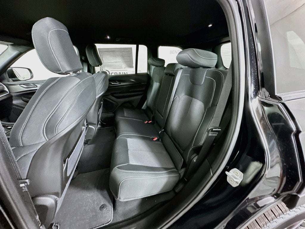 2027 Jeep Grand Cherokee GRAND CHEROKEE LAREDO 4X4
