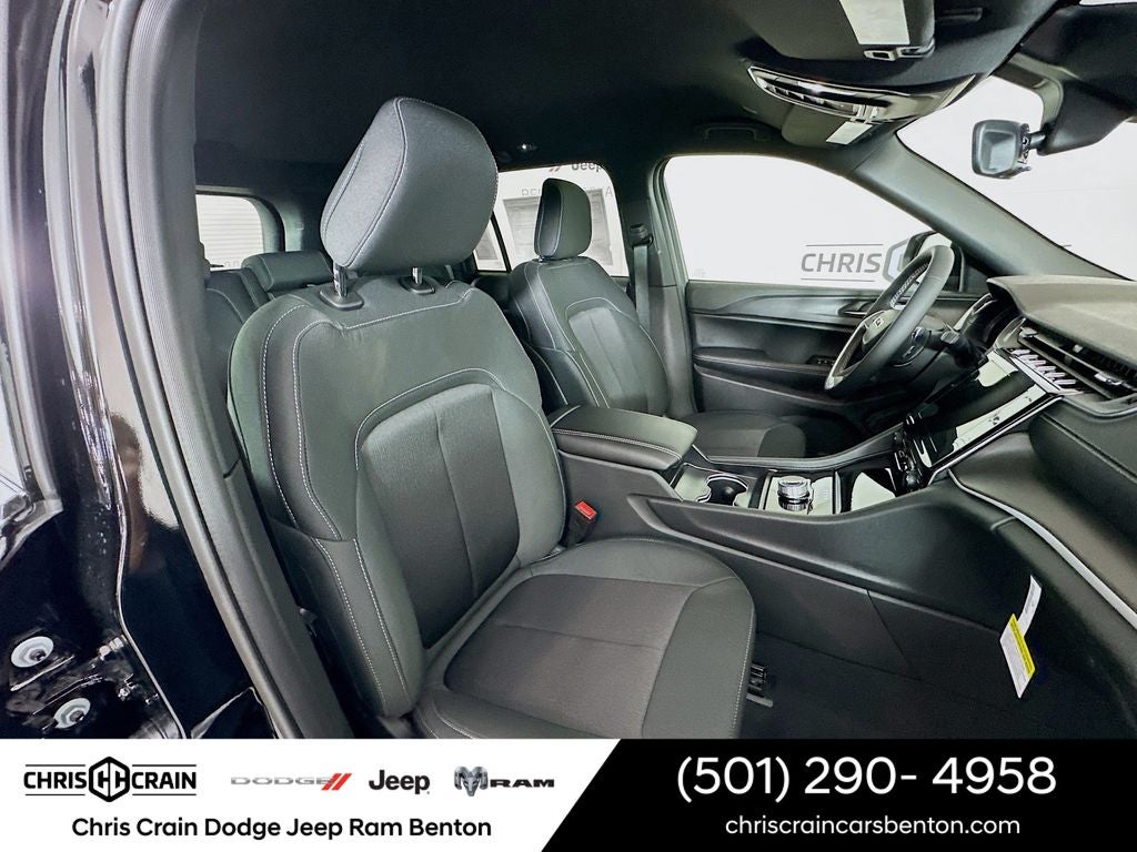 2025 Jeep Grand Cherokee GRAND CHEROKEE LAREDO 4X4