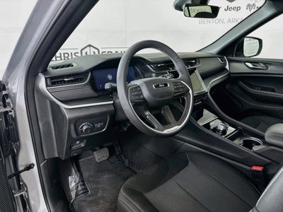 2025 Jeep Grand Cherokee Laredo X 4x4