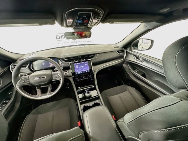 2025 Jeep Grand Cherokee Laredo X 4x4