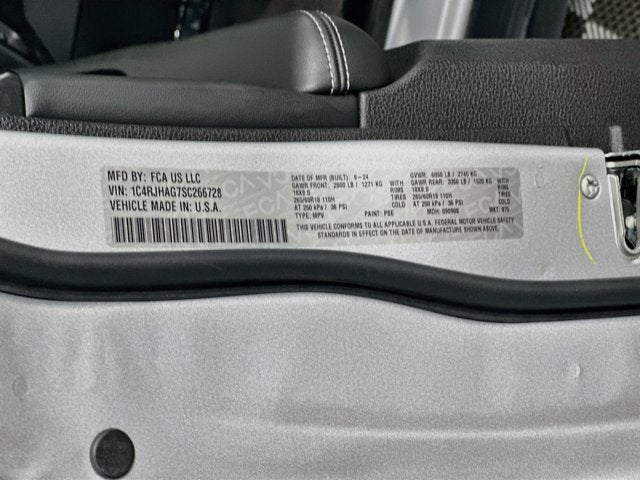 2025 Jeep Grand Cherokee Laredo X 4x4