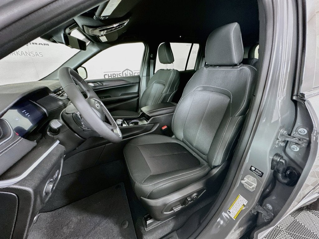 2027 Jeep Grand Cherokee GRAND CHEROKEE LAREDO 4X4