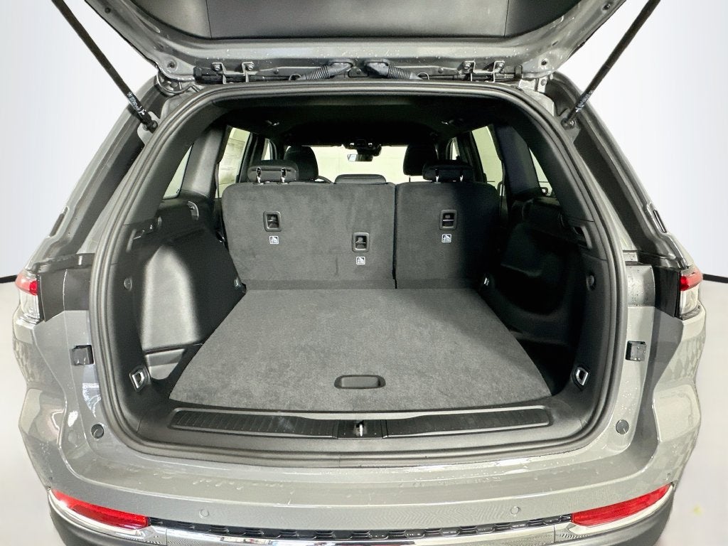 2027 Jeep Grand Cherokee GRAND CHEROKEE LAREDO 4X4