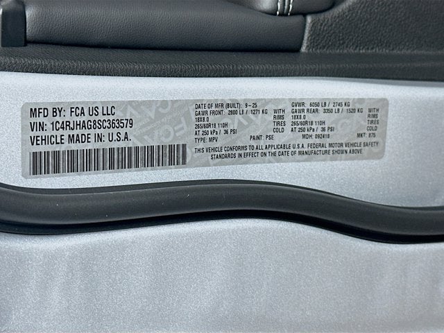 2025 Jeep Grand Cherokee GRAND CHEROKEE LAREDO X 4X4