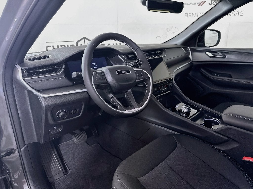 2027 Jeep Grand Cherokee GRAND CHEROKEE LAREDO 4X4