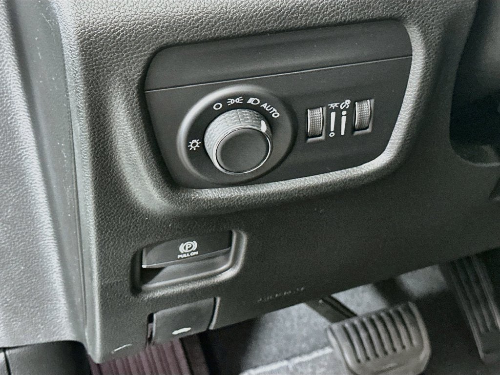 2027 Jeep Grand Cherokee GRAND CHEROKEE LAREDO 4X4