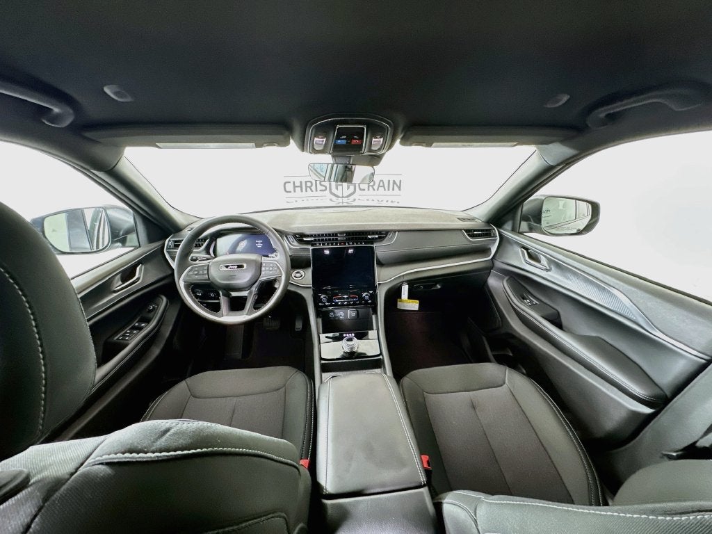 2027 Jeep Grand Cherokee GRAND CHEROKEE LAREDO 4X4