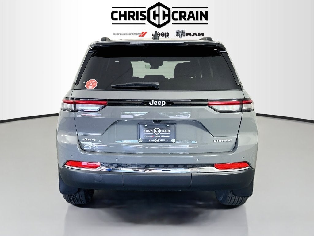 2027 Jeep Grand Cherokee GRAND CHEROKEE LAREDO 4X4