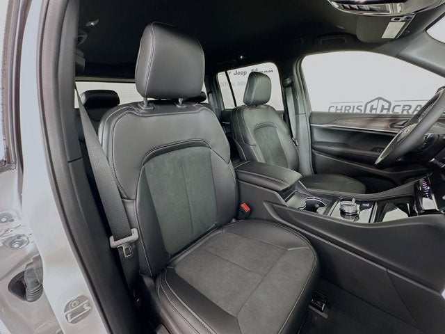 2026 Jeep Grand Cherokee Laredo Altitude