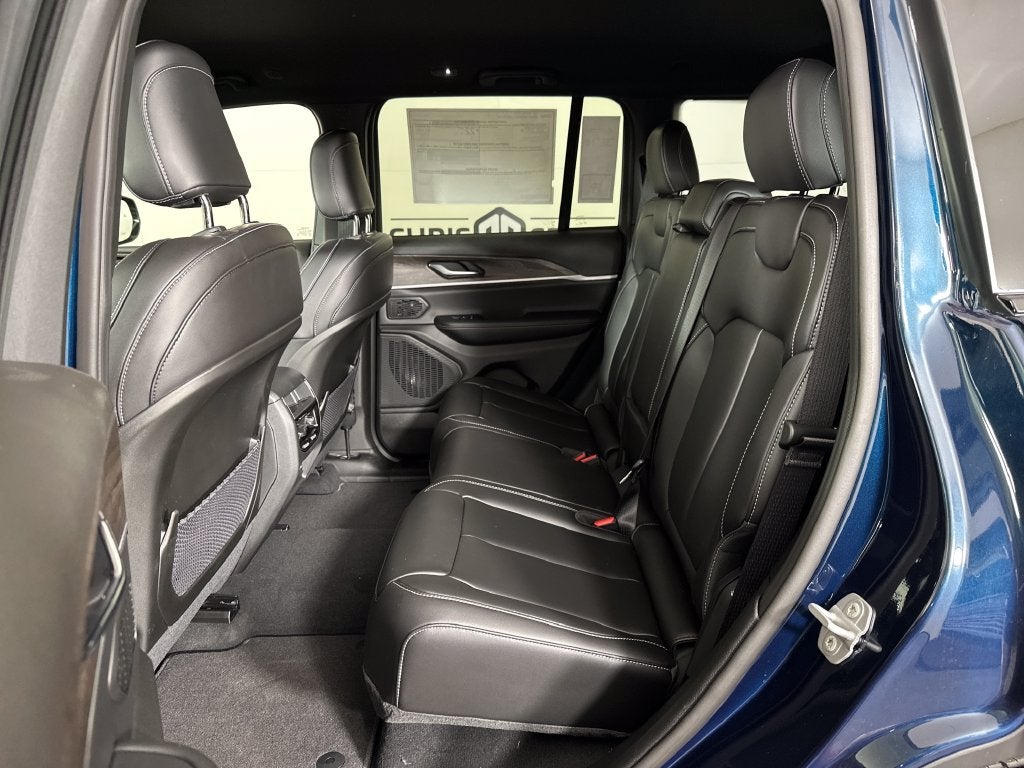 2027 Jeep Grand Cherokee GRAND CHEROKEE LIMITED 4X4