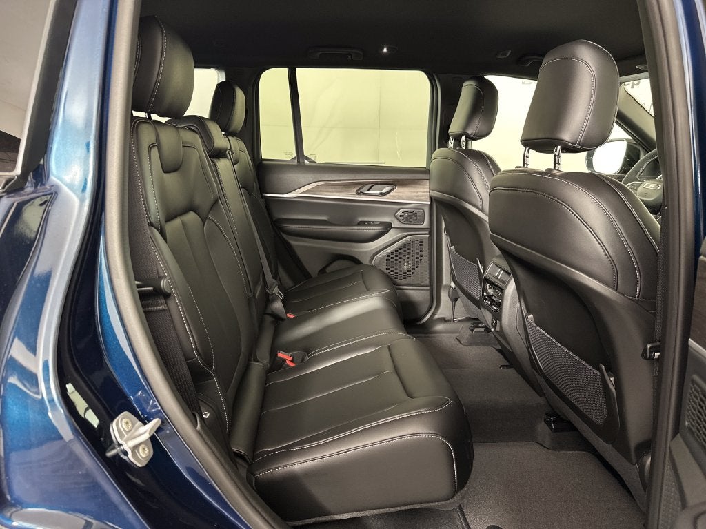 2027 Jeep Grand Cherokee GRAND CHEROKEE LIMITED 4X4