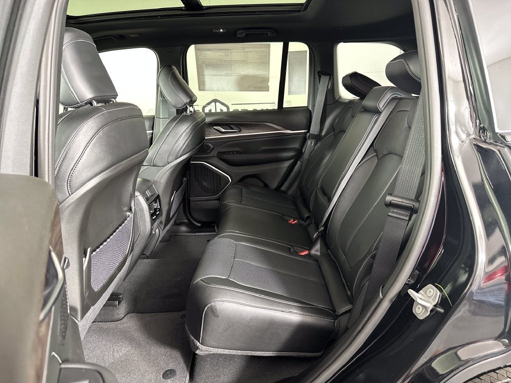 2027 Jeep Grand Cherokee GRAND CHEROKEE LIMITED RESERVE 4X4