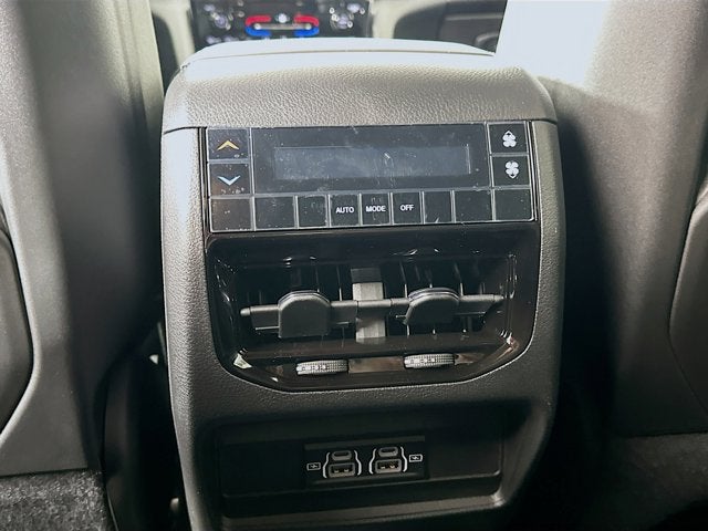 2025 Jeep Grand Cherokee GRAND CHEROKEE L LAREDO 4X2