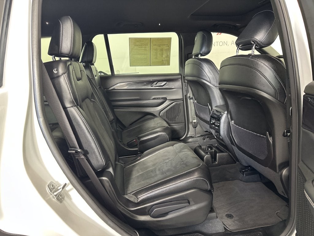 2023 Jeep Grand Cherokee L Altitude 4x2