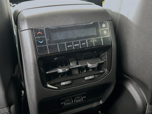 2025 Jeep Grand Cherokee GRAND CHEROKEE L LAREDO 4X2