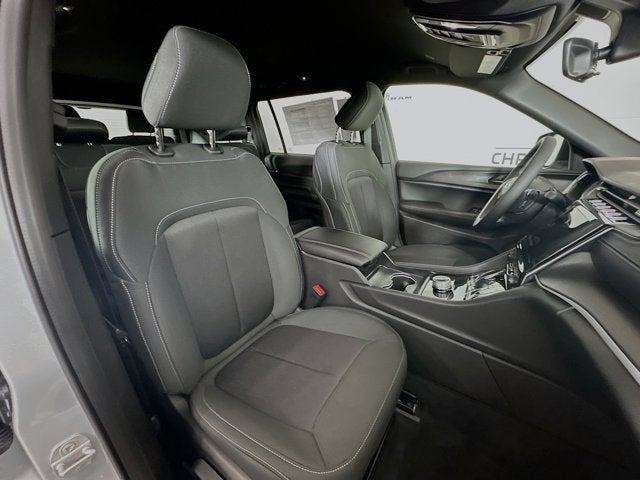 2025 Jeep Grand Cherokee GRAND CHEROKEE L LAREDO 4X2