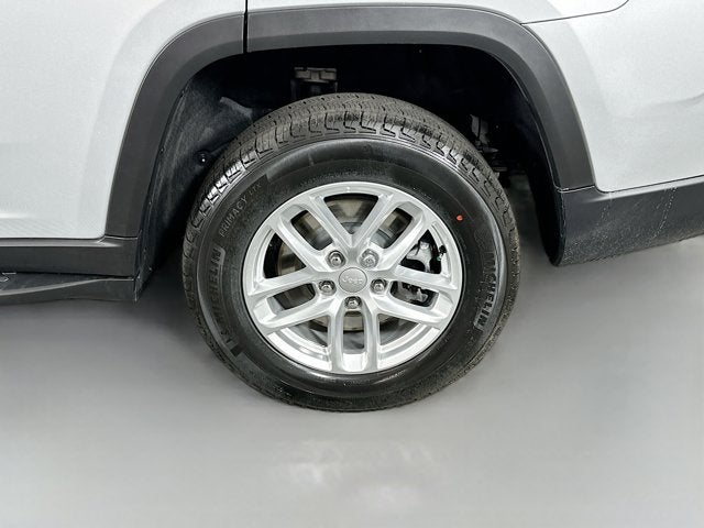 2025 Jeep Grand Cherokee GRAND CHEROKEE L LAREDO 4X2