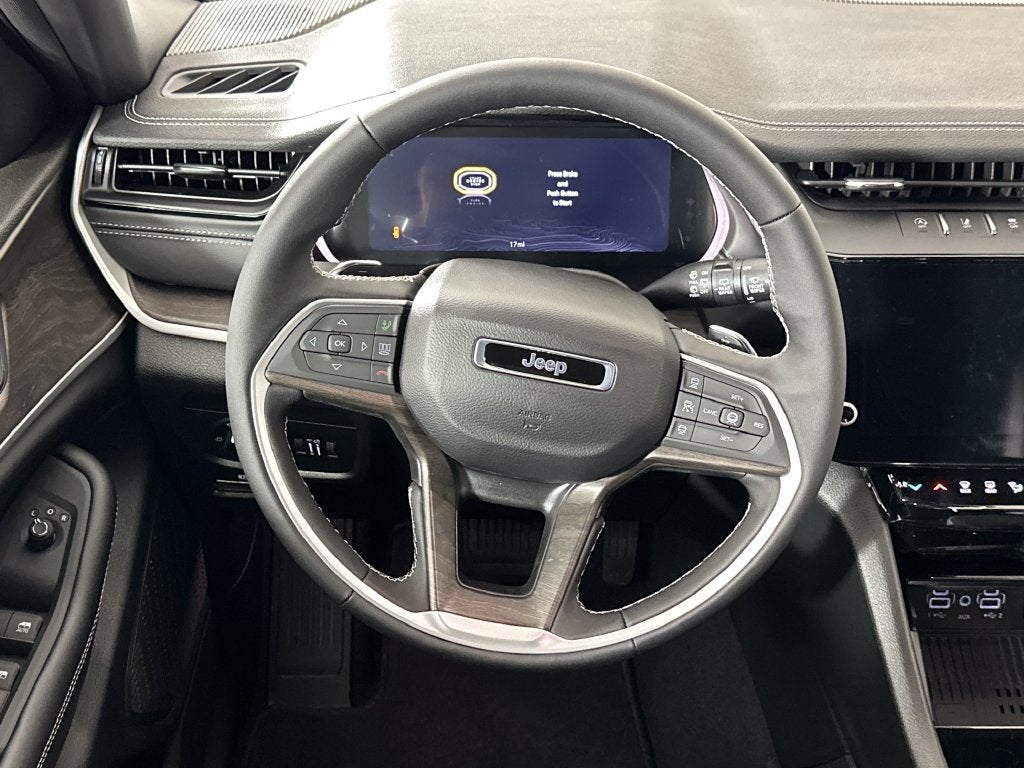 2027 Jeep Grand Cherokee GRAND CHEROKEE L LAREDO ALTITUDE 4X2